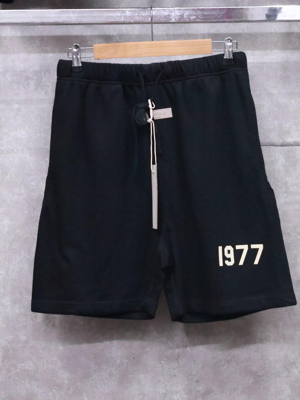 ESSENTIALS 1977 short