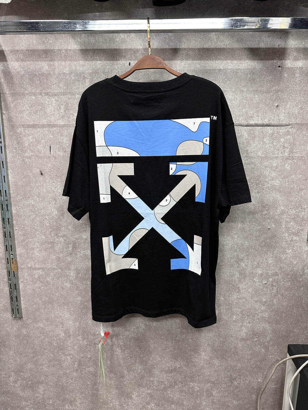 OFF WHITE