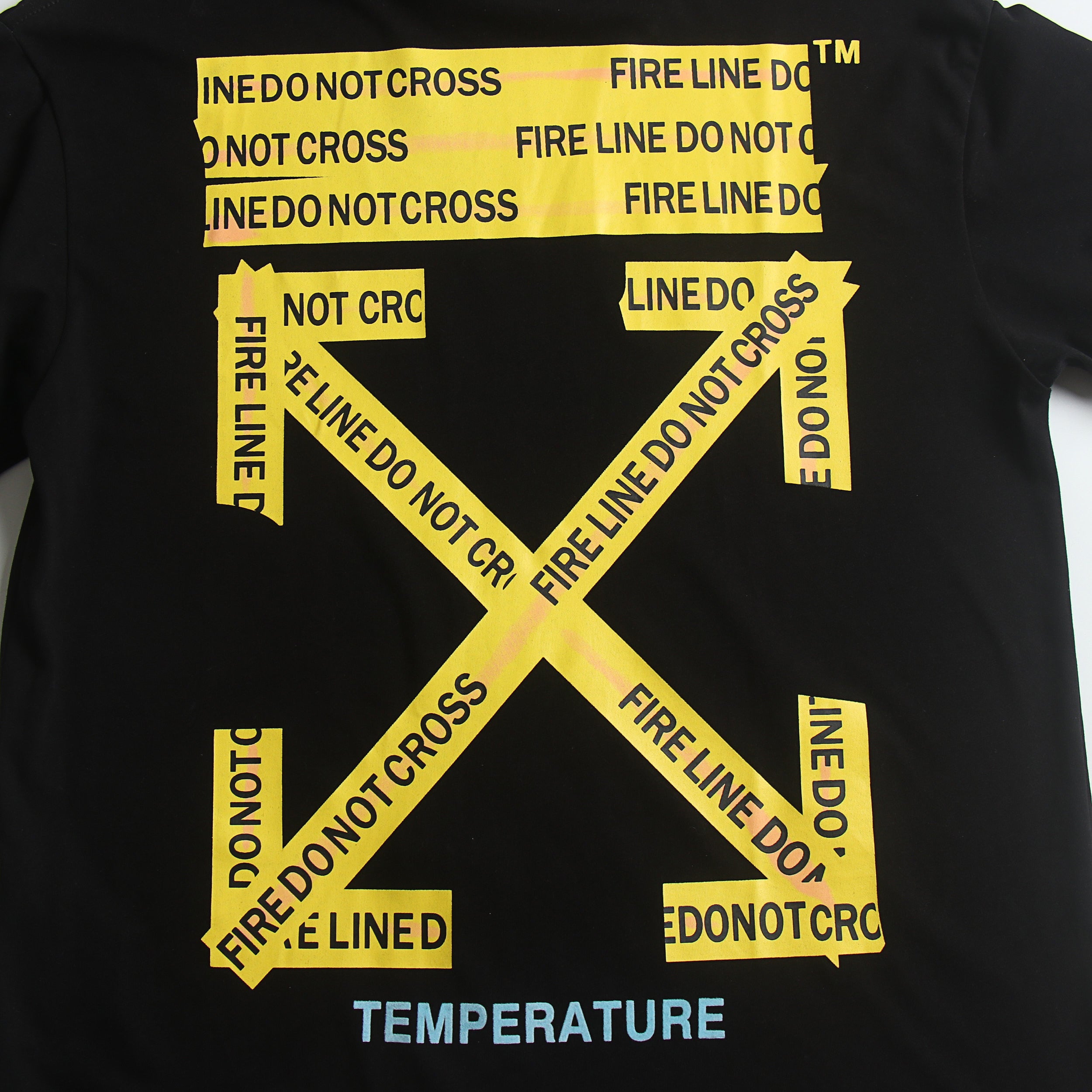 Off white linha de alerta amarela