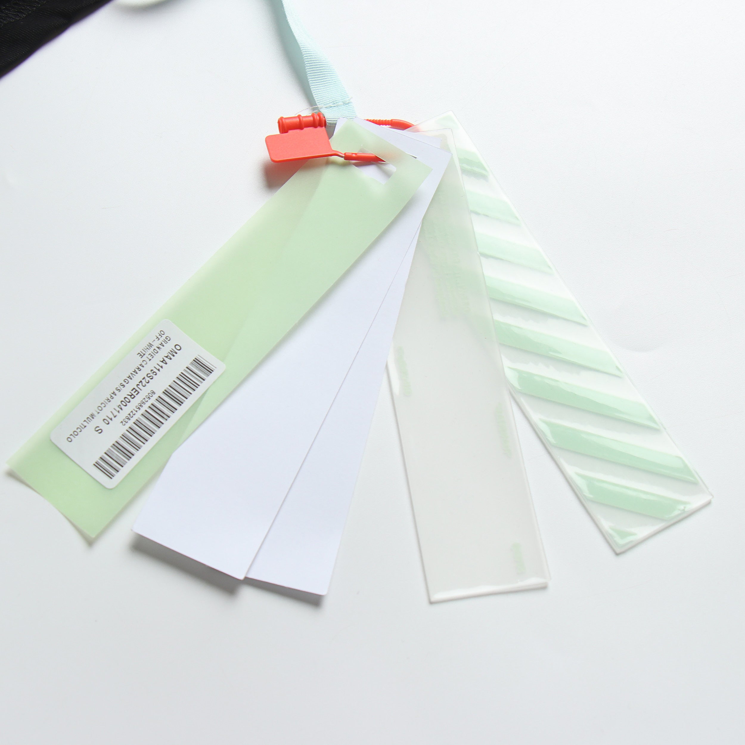 Off white linha de alerta amarela