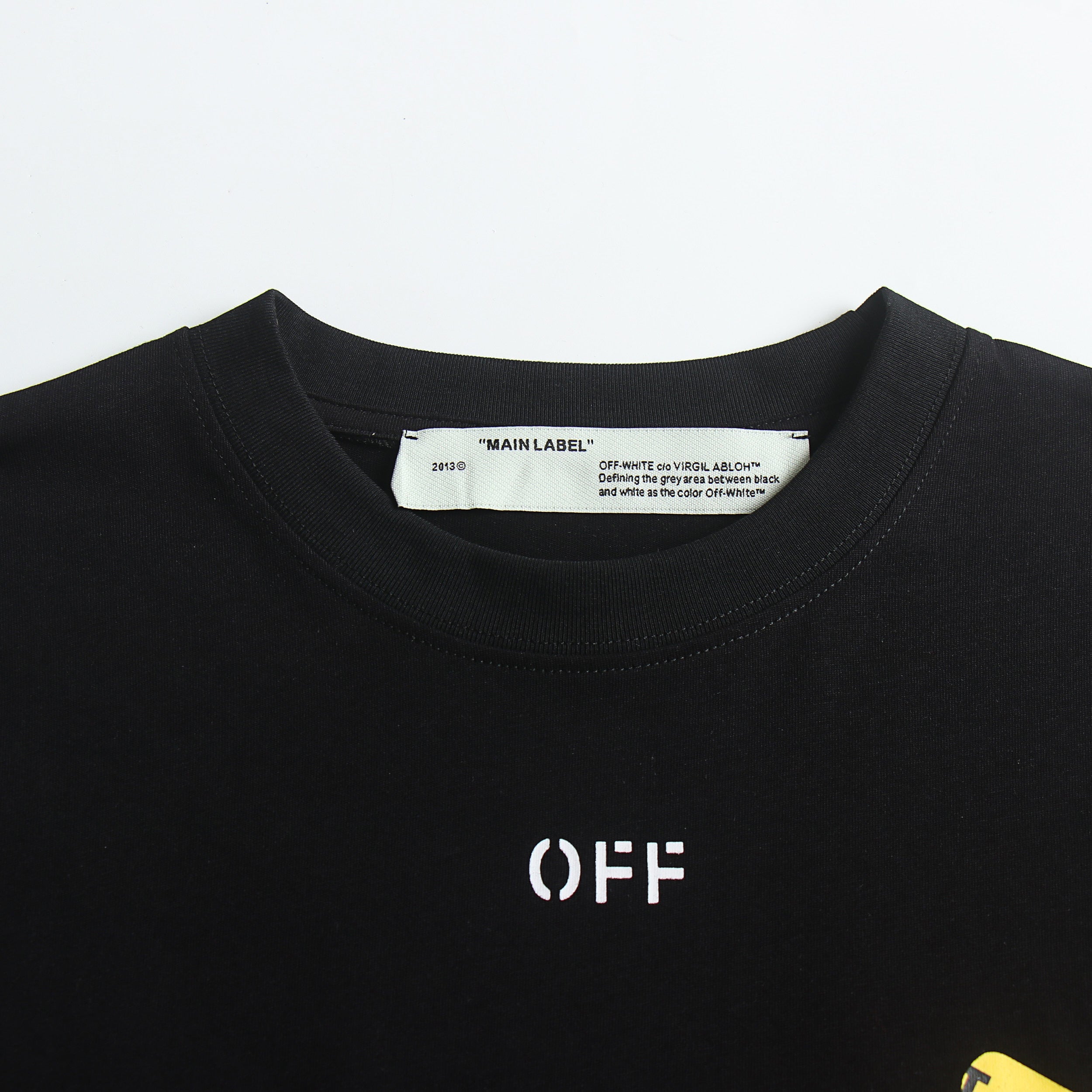 Off white linha de alerta amarela