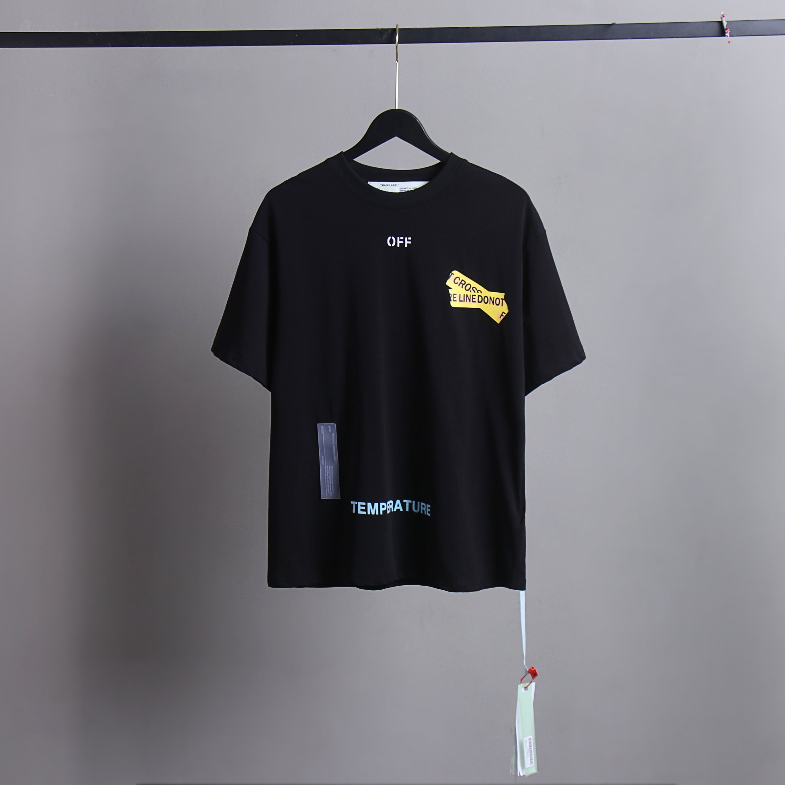 Off white linha de alerta amarela